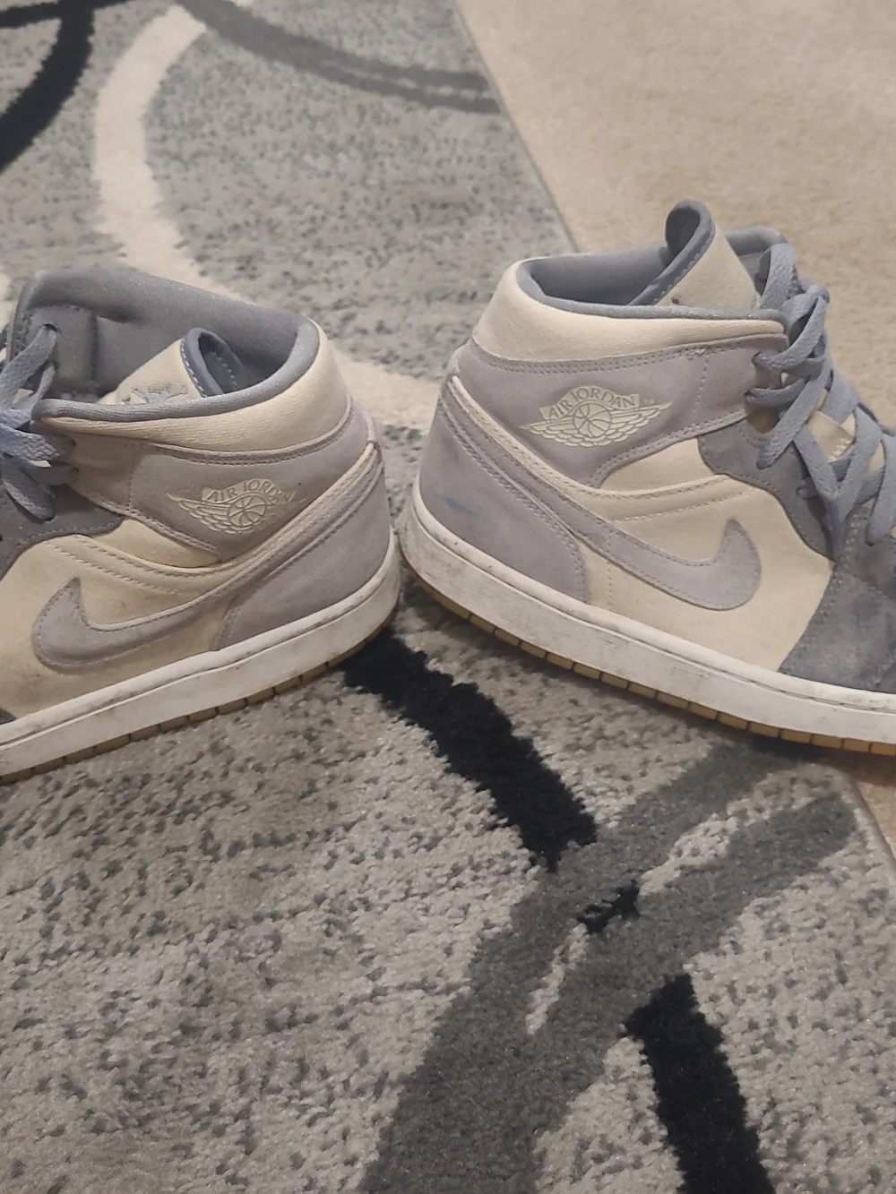 Air Jordan 1 Mid SE Coconut Milk Particle Gray Men's Size 11 Preowned Jordan